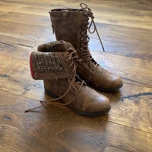 NWT Brown American Eagle Lace Up Boots